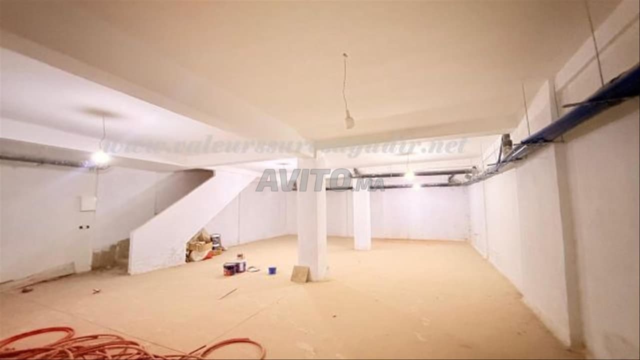 Local commercial avec grand sous-sol (location)