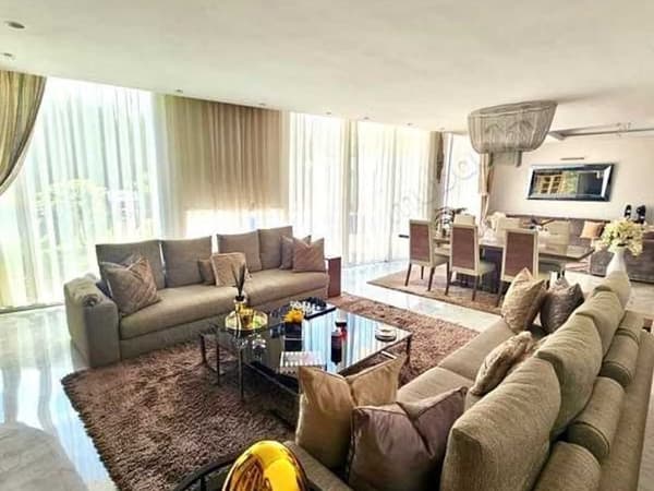 Villa à Louer de 610.0 m² à Bouskoura, Ville Verte