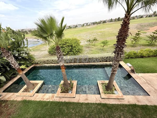 Villa luxueuse front de golf à saisir
