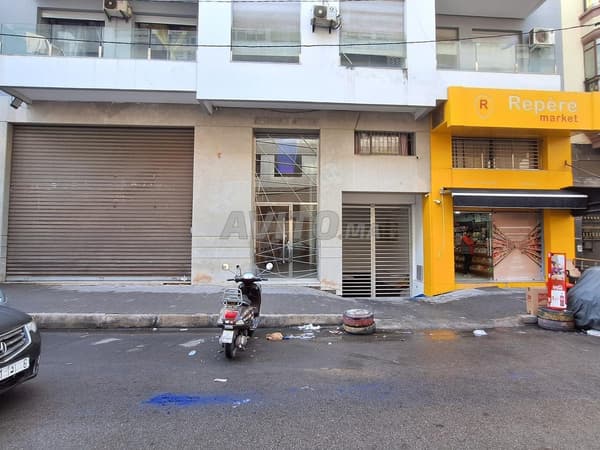 Commercial space 251 m² with high ceiling 5.5 m
