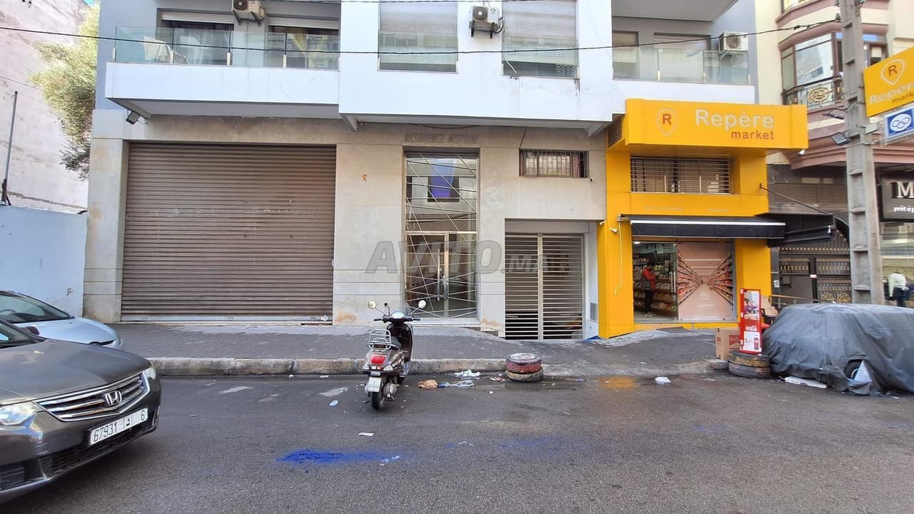 Commercial space 251 m² with high ceiling 5.5 m