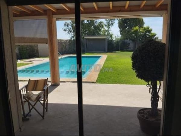 Villa avec piscine dans une petite ferme