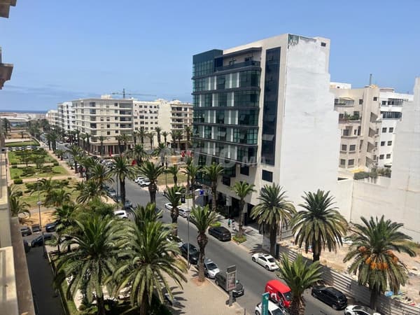Groot gemeubileerd appartement bovenste verdieping