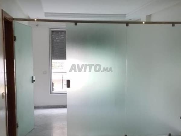Location studio vide