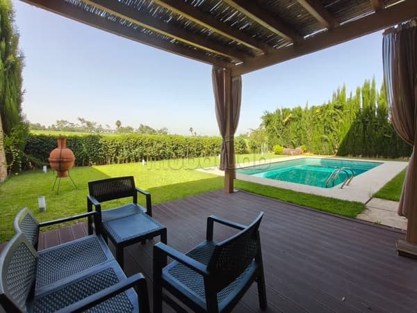 Villa met uitzicht op Golfbaan in de groene stad te huur