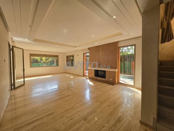 À VENDRE – Villa de luxe sur la Route de Fès