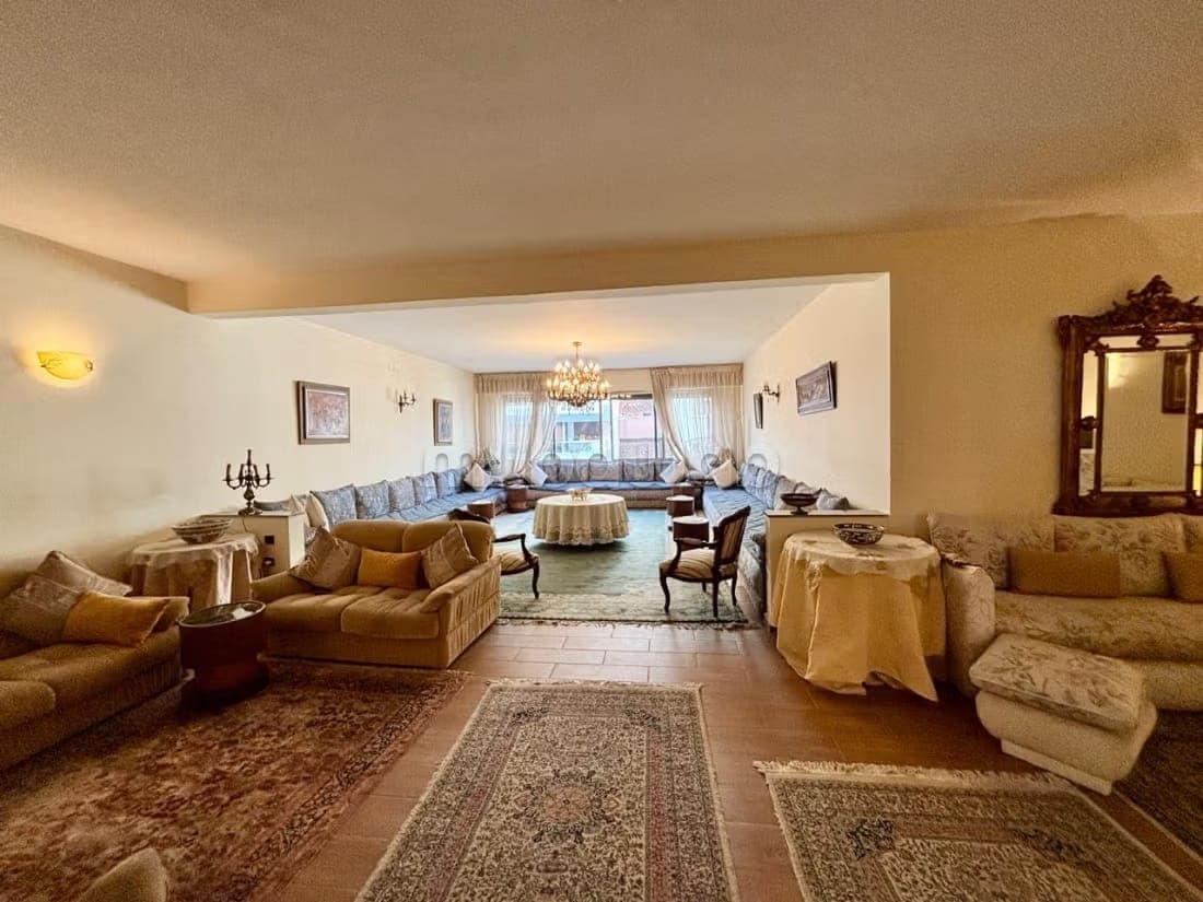 Large apartment to renovate Jean Jaurès 256m2