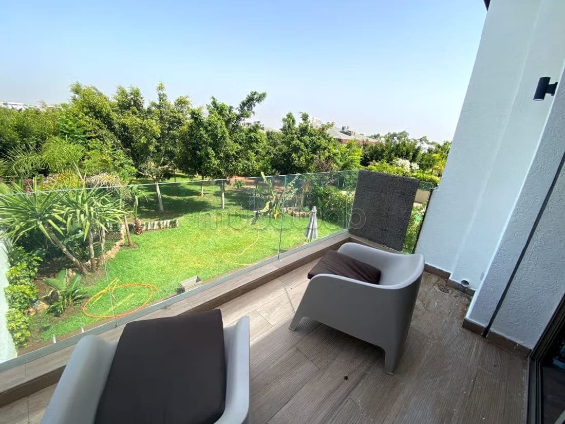 Belle villa meublee golf bouskoura