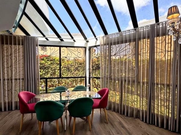 Location villa de haut standing à Riyad. Superficie 500 m². Bien meublé