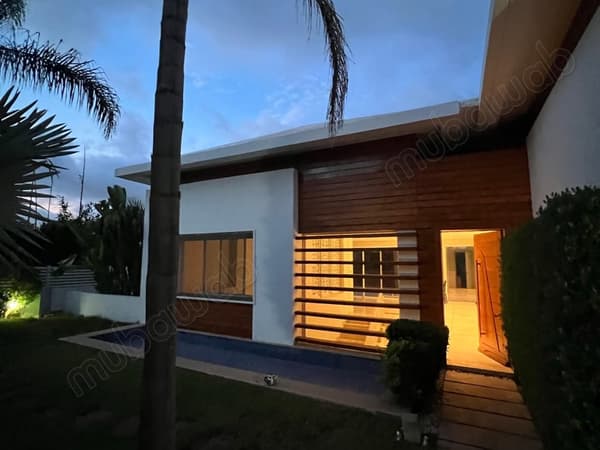 Verhuur van luxe villa in Ville Verte. Oppervlakte 1100 m². Parabolische antenne en...