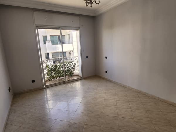 SPACIOUS UNFURNISHED APARTMENT FOR RENT - RACINE-