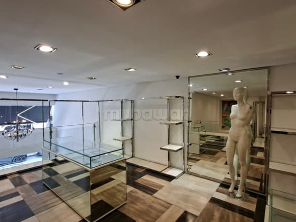 Local commercial 154 m² aménagé équipé