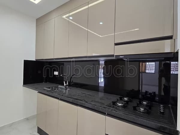 Bel appartement à vendre à Martil. Surface de 80 m². Cuisine entièrement équipée.