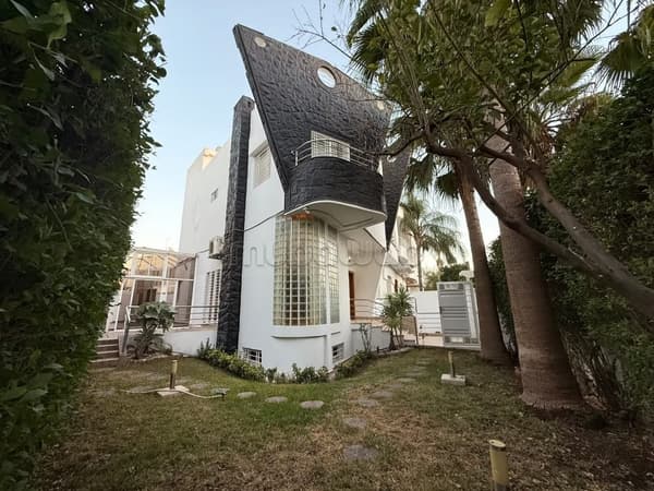 Magnifique villa à louer en Centre. 6 grandes pièces. Garage et terrasse