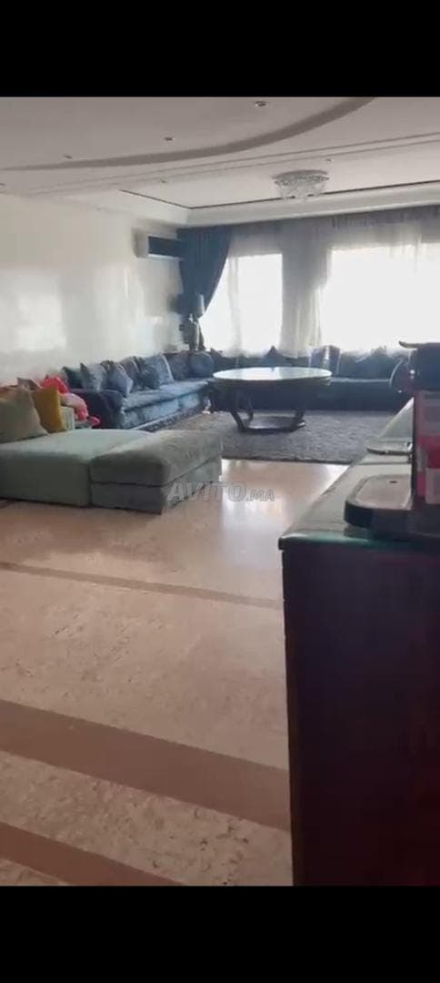 شقة جميلة مكونة من 3 غرف نوم للبيع