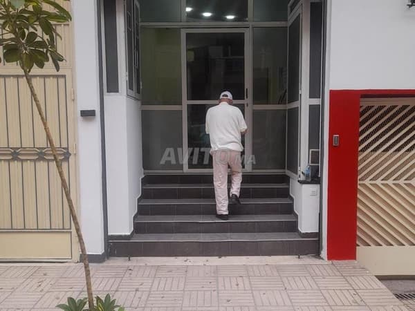 محل تجاري 200م2 للإيجار في شارع سبتة زركتوني