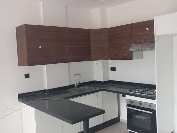 Magnífico dúplex en venta en Camp Al Ghoul. 5 habitaciones. Antena parabólica y seguridad
