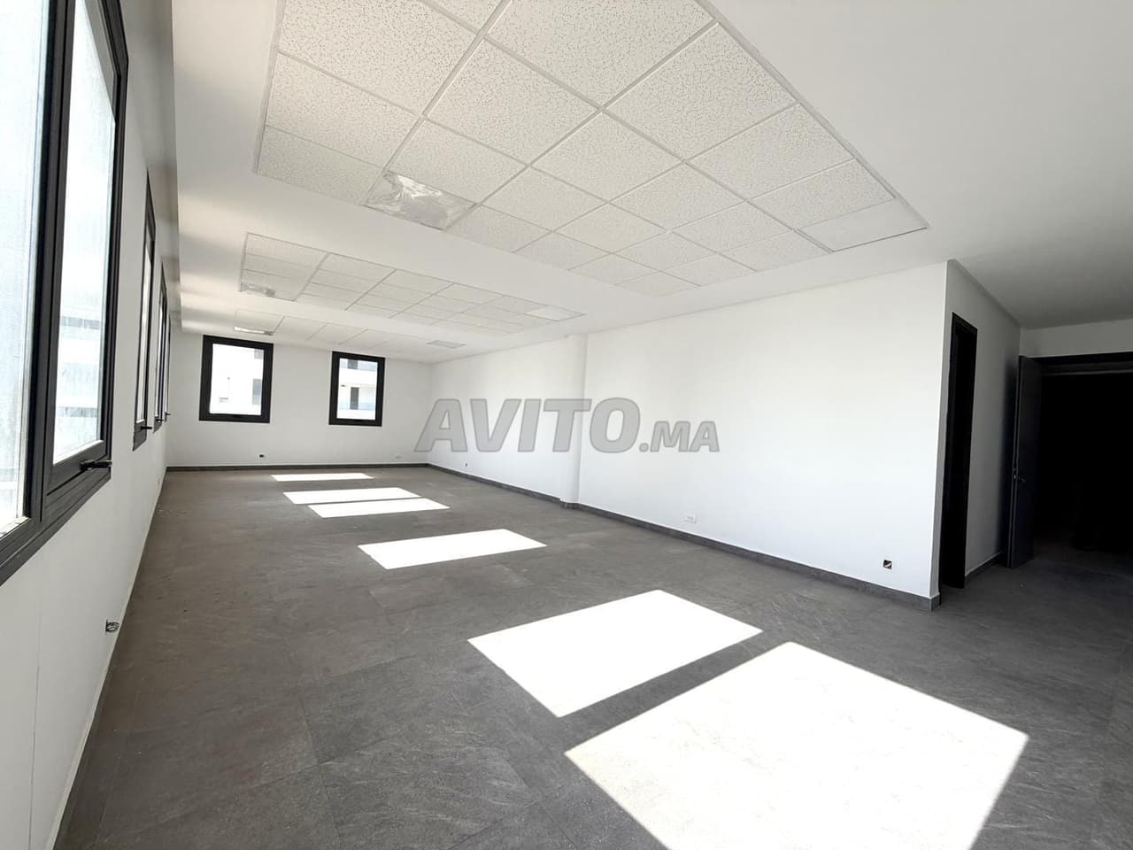 Plateau bureau neuf à vendre à CFC