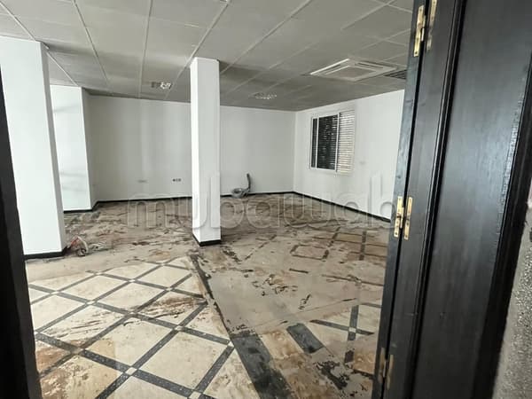Bureau a la location. Av. Des f. A. R