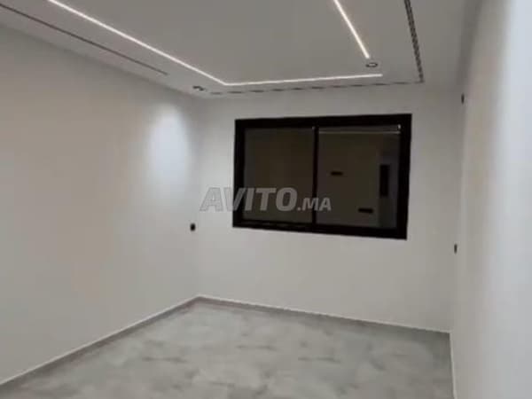 شقة جديدة رائعة من غرفتين وصالون