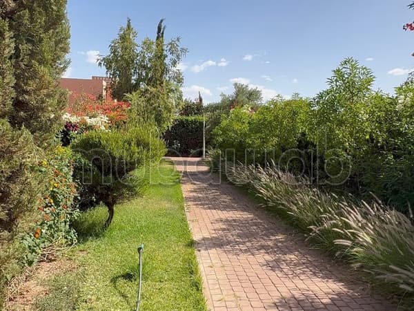 À louer – Villa jumelée meublée de standing dans résidence sécurisée à Marrakech