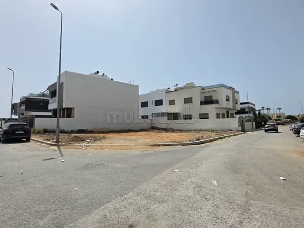 Rare à Harhoura: terrain pour villa de 310 m² avec 3 façades