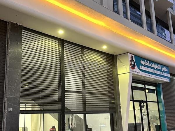 Local commercial haut standing