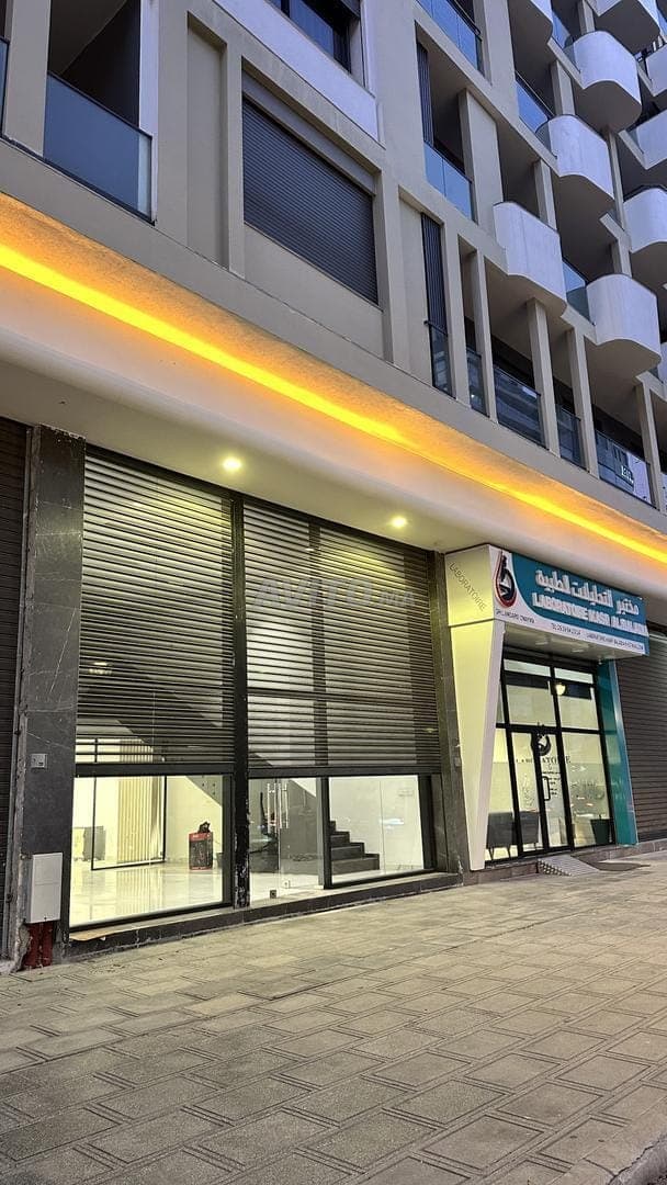 Local commercial haut standing