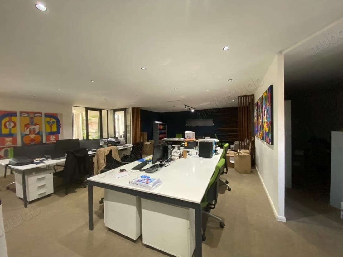 Bureau prime aménagé de 227 m² en location à l'Oasis