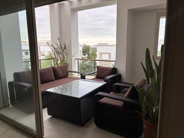 Superbe appartement à vendre à Ville Verte. 5 pièces confortables. Double vitrage et…