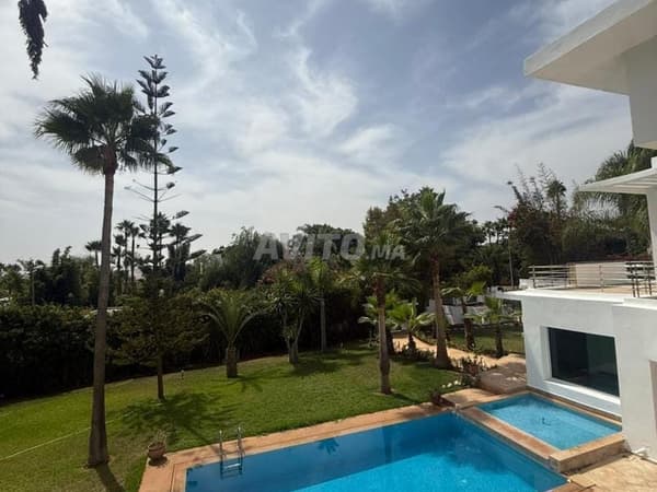 Location Villa de luxe avec piscine à Souissi