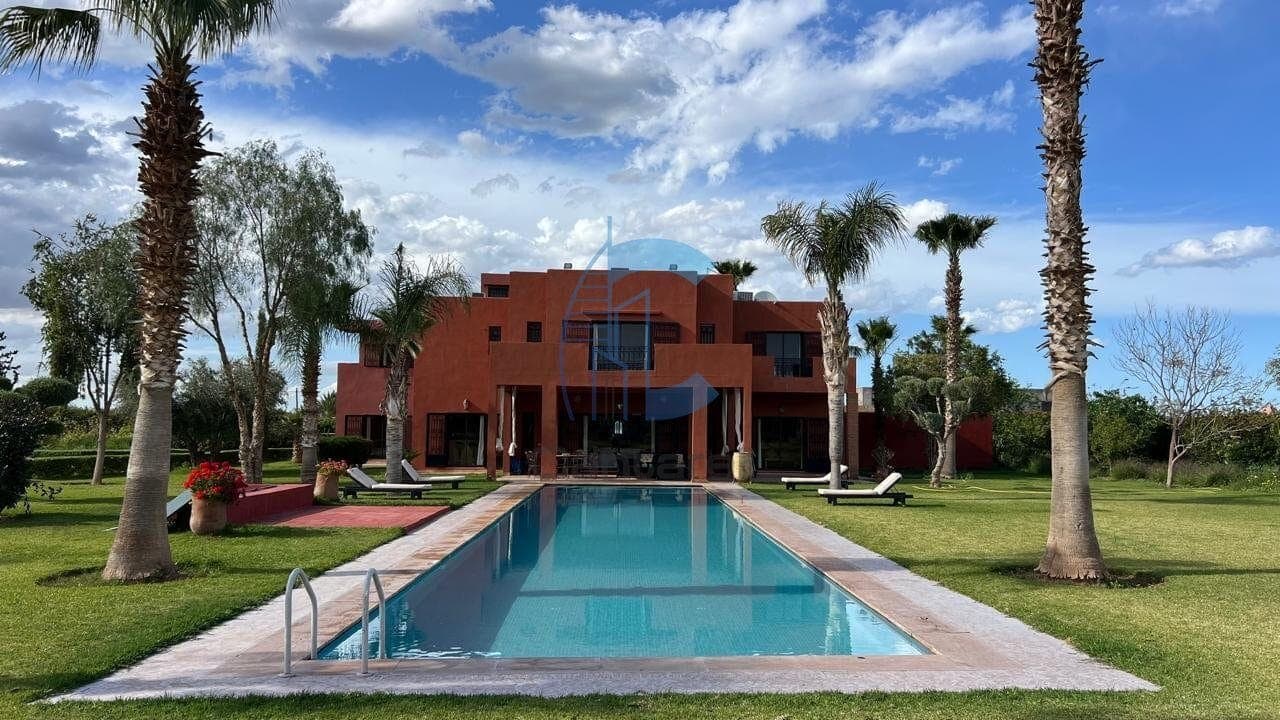 VILLA MAROCAIN CHIC SUR 1 HECTARE - 5 CH + 2 CH DU PERSONNEL - VENDUE MEUBLÉE &amp…