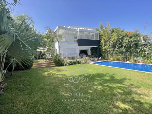 Modern villa 660m² with pool in Bouskoura residence