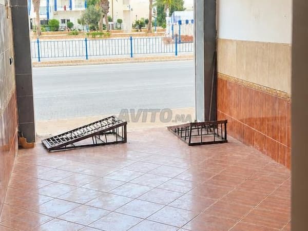 Local commercial 30 m² titré – M’diq plage