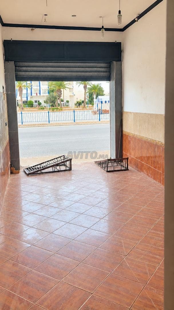Local commercial 30 m² titré – M’diq plage