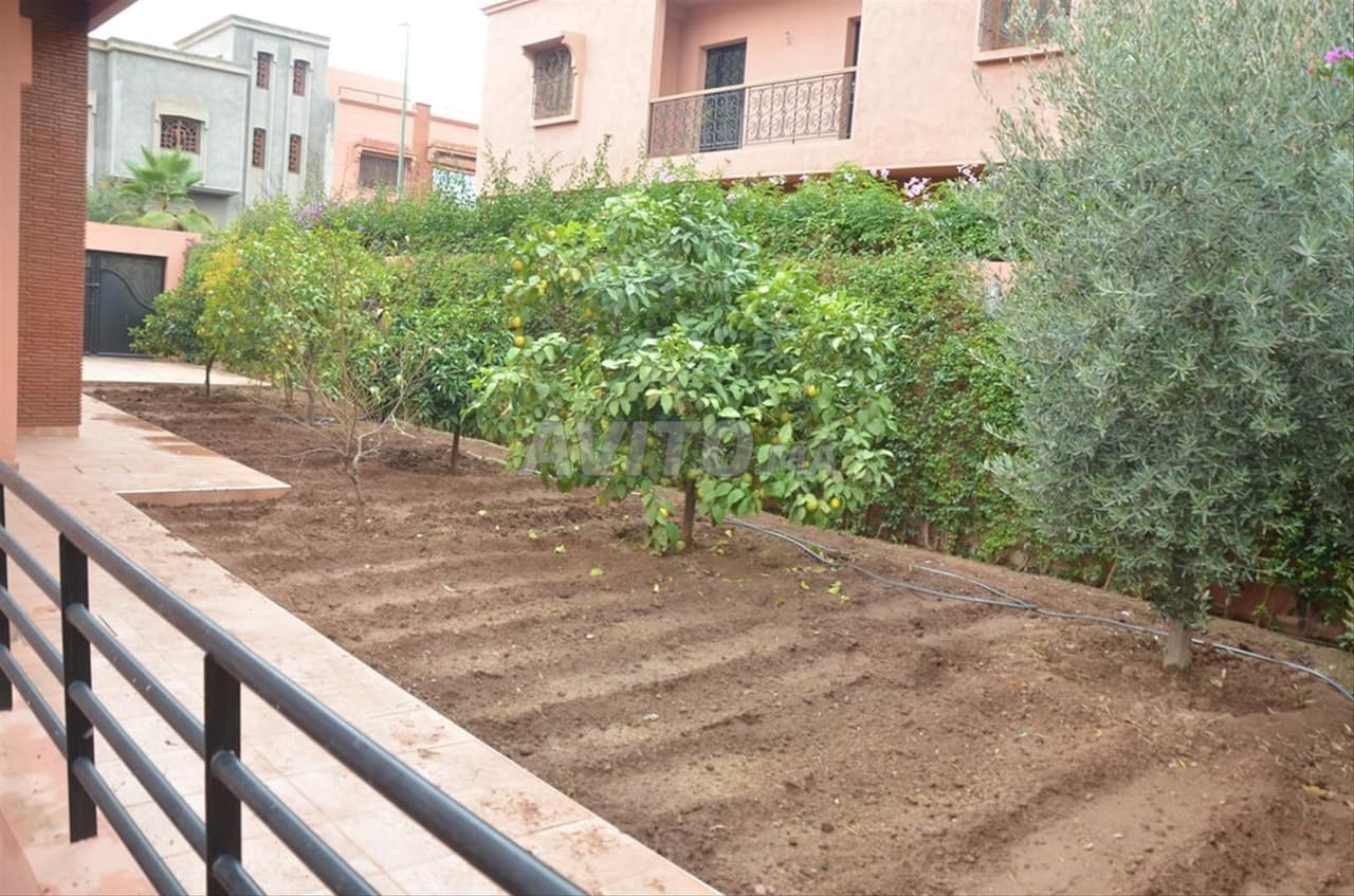 Spacious 2-Level Villa in Targa
