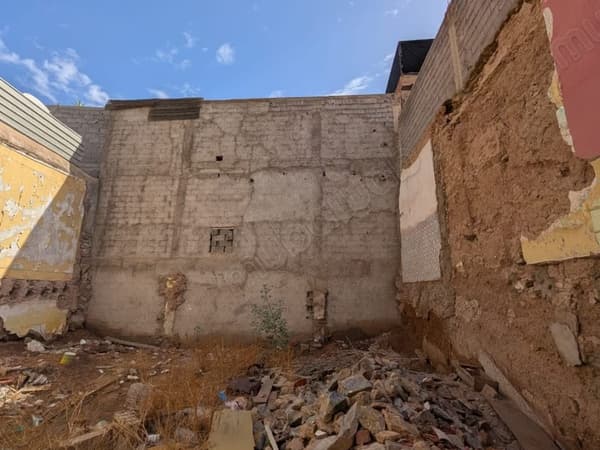 Terrain Titré de 110 m² à Vendre à Bab Doukkala