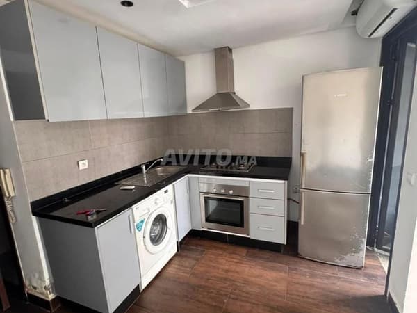 Studio neuf avec terrasse à Abdelmoumen