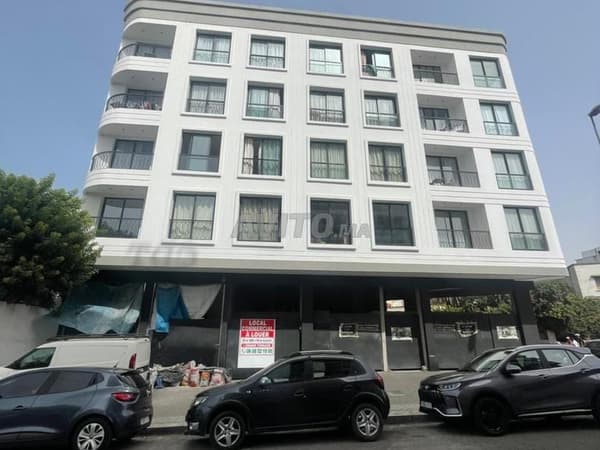 PALMIERS – COMMERCIAL PREMISES FOR RENT | 30 M²