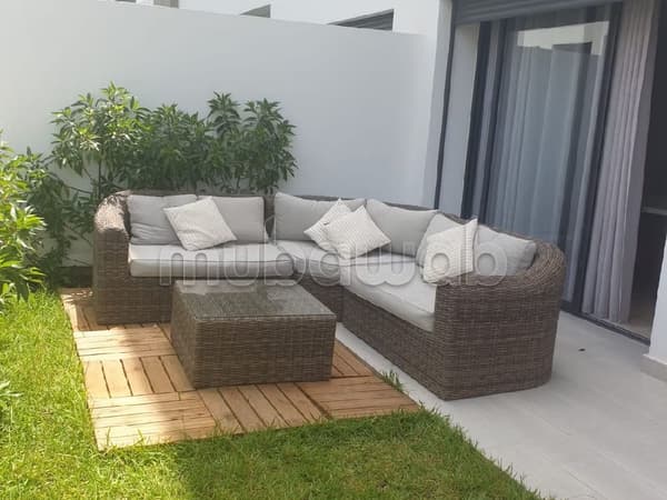 Mooi nieuw appartement met privé tuin