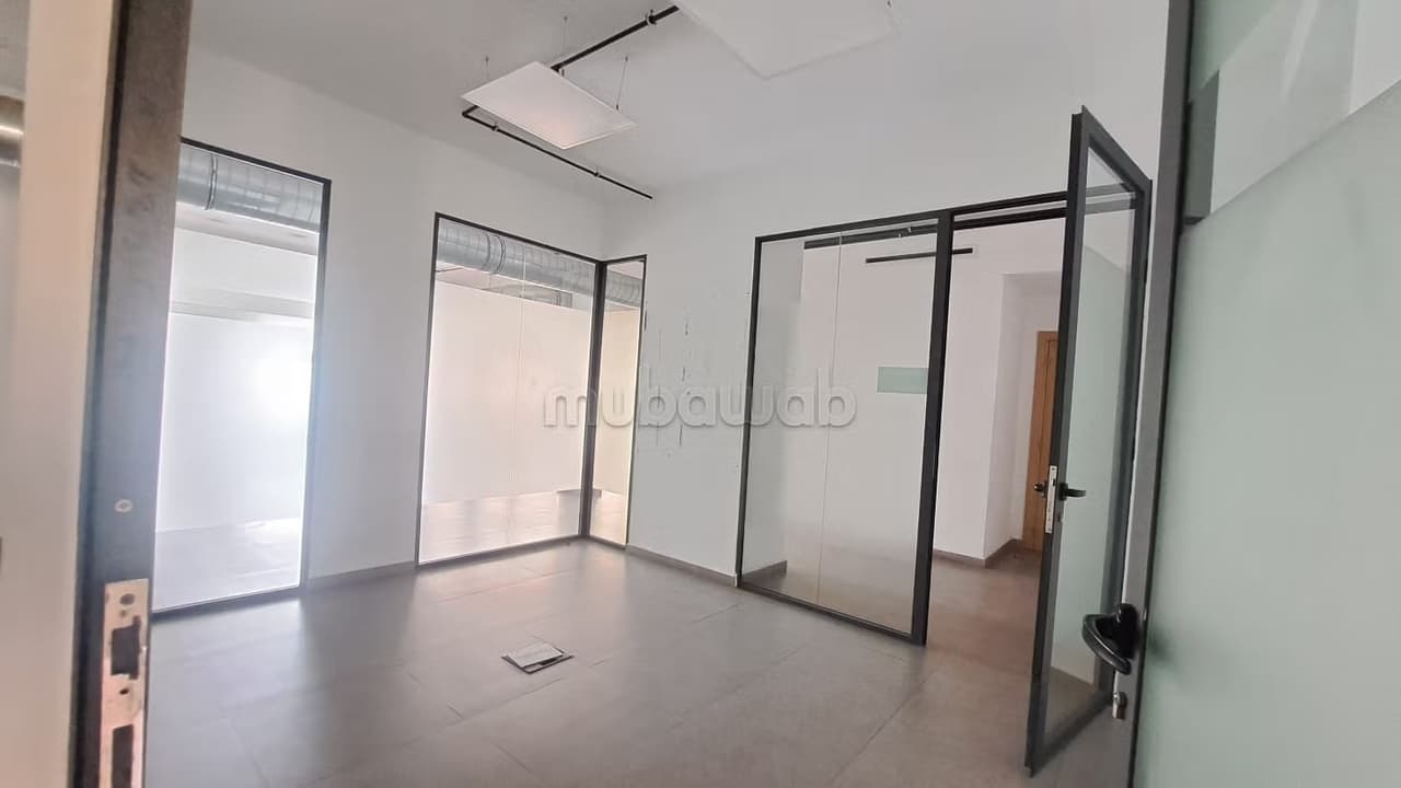 Bureaux en location à Racine. Superficie 211 m²