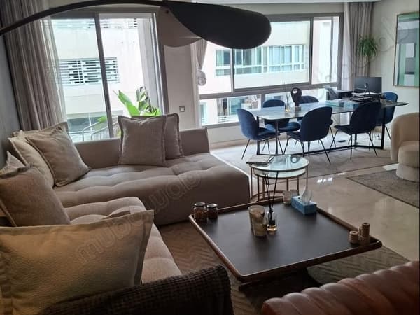 A nice apartment for sale with terrace and 4 bedrooms