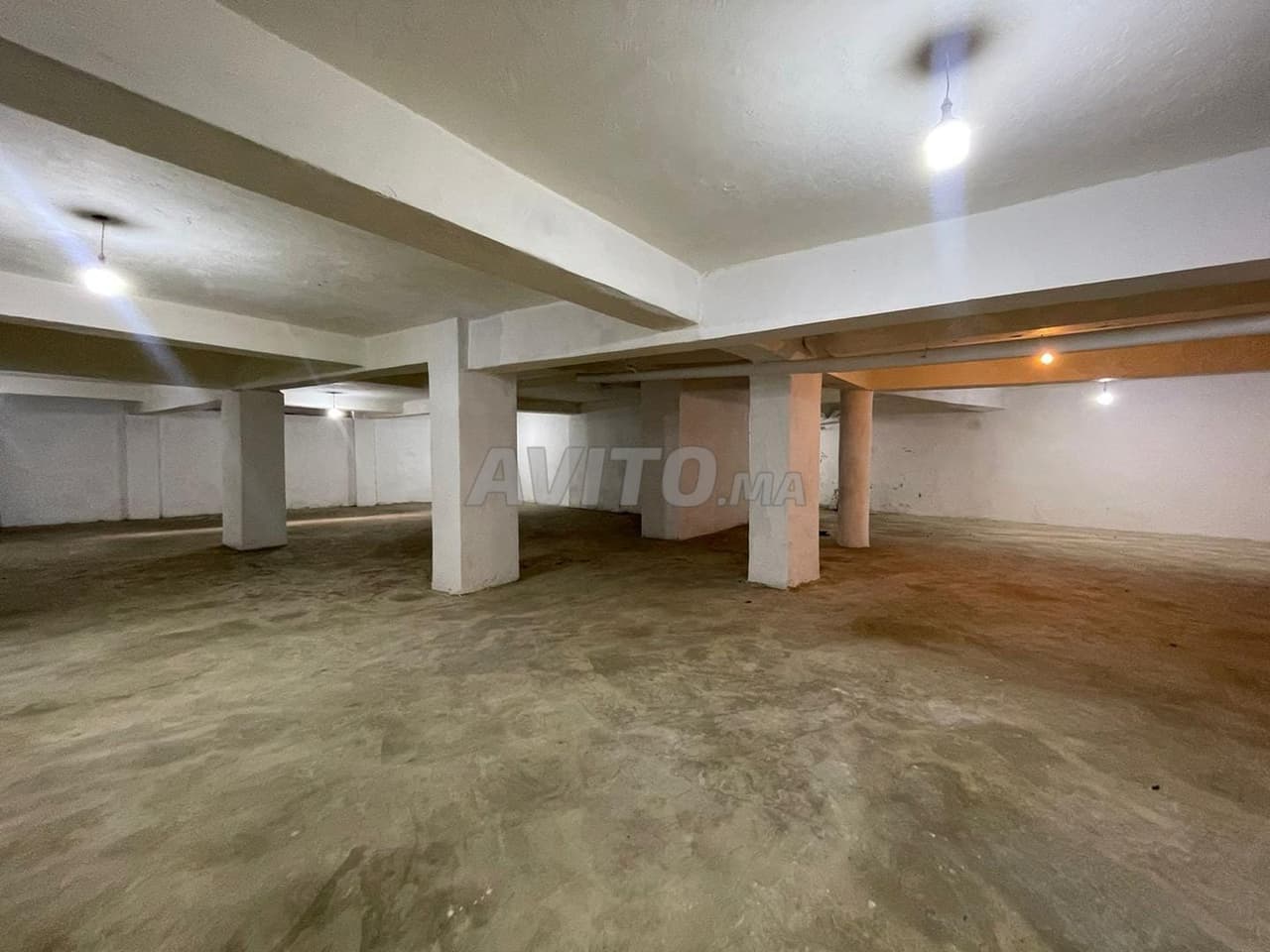 MAGASIN A VENDRE - BOURGOGNE - 366 M2 - 2 FACADES