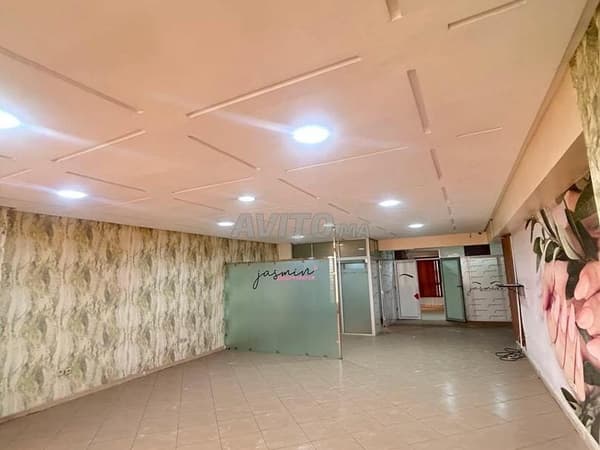 BUREAU À VENDRE OU À LOUER À BELVÉDÈRE