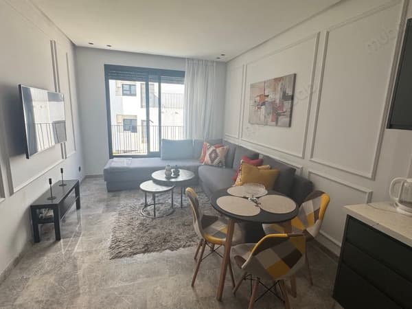 Louez cet appartement à Oasis. Superficie 45 m². Meublé