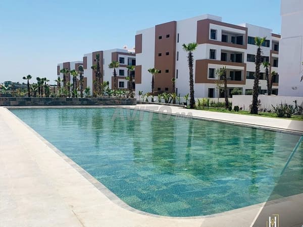 Prachtig nieuw tuinappartement op de begane grond van 250 m² in Almaz