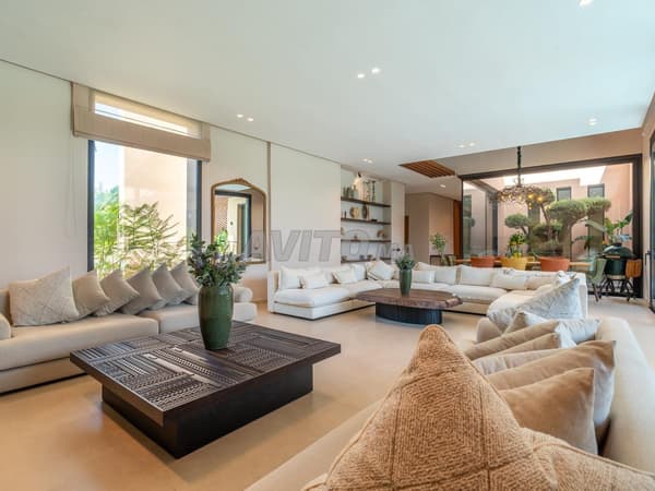 Contemporary villa golf al maaden
