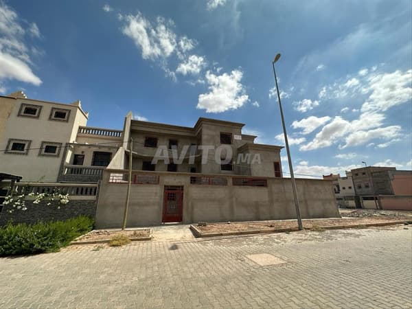 Villa d'angle à vendre HAY ENNAHDA, CHICHAOUA