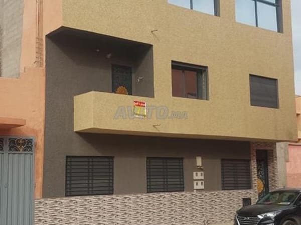 House for sale, basement or 1st and 2nd floors with terrace