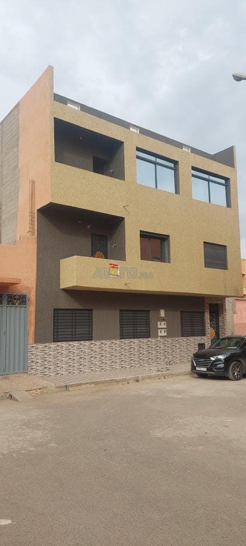 House for sale, basement or 1st and 2nd floors with terrace